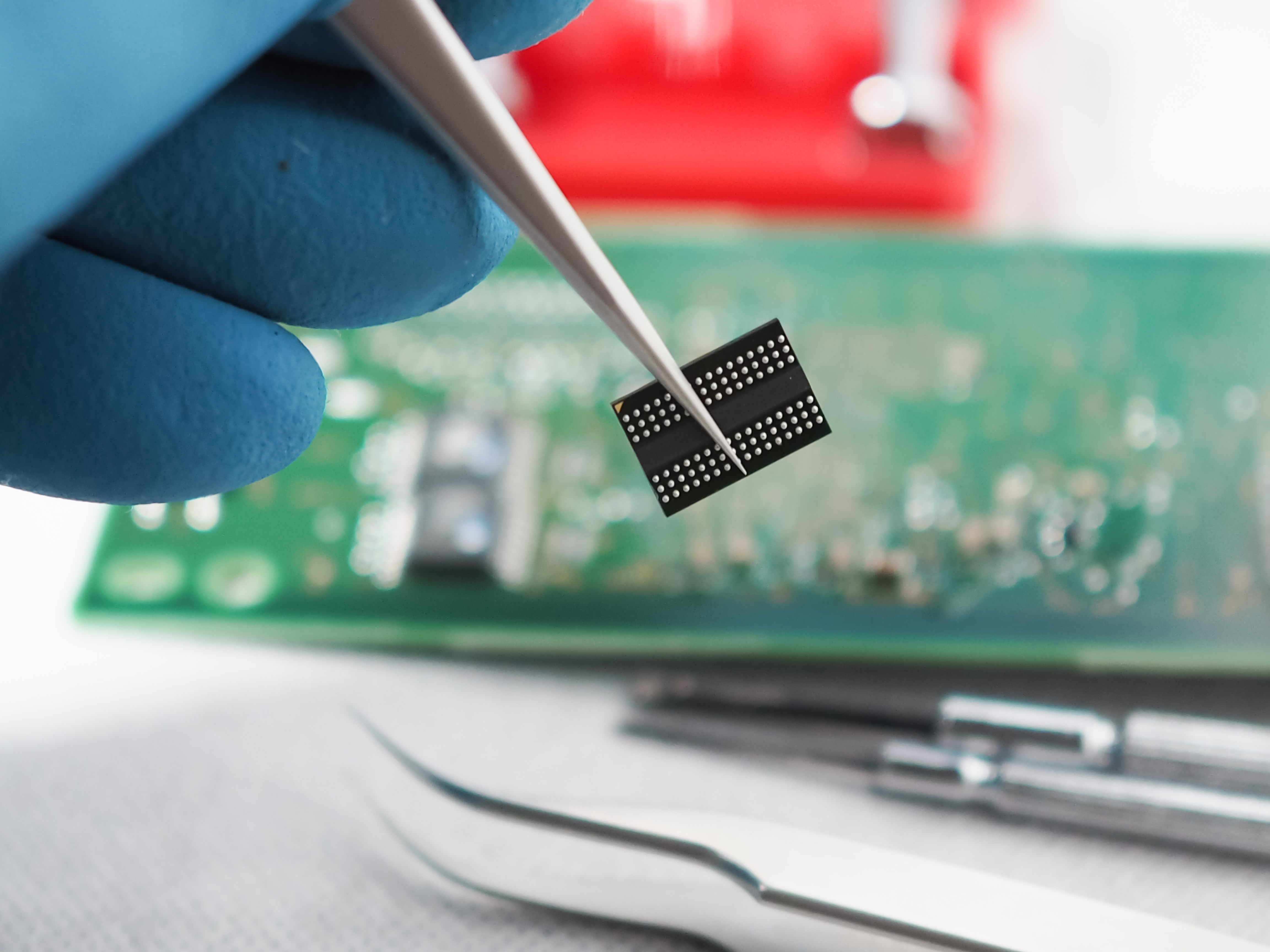 What’s the Right Way to Clean a PCB Board?